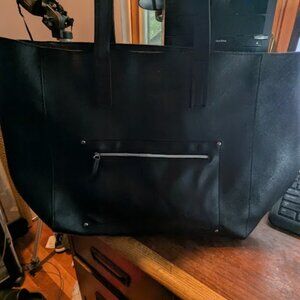 black tote bag